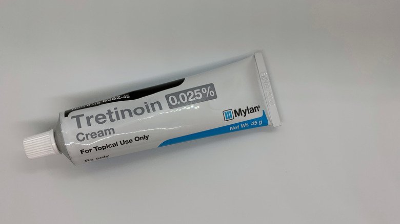 Un tube de crème à la trétinoïne