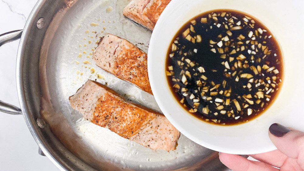 poisson bon pour le cœur en cours de glaçage