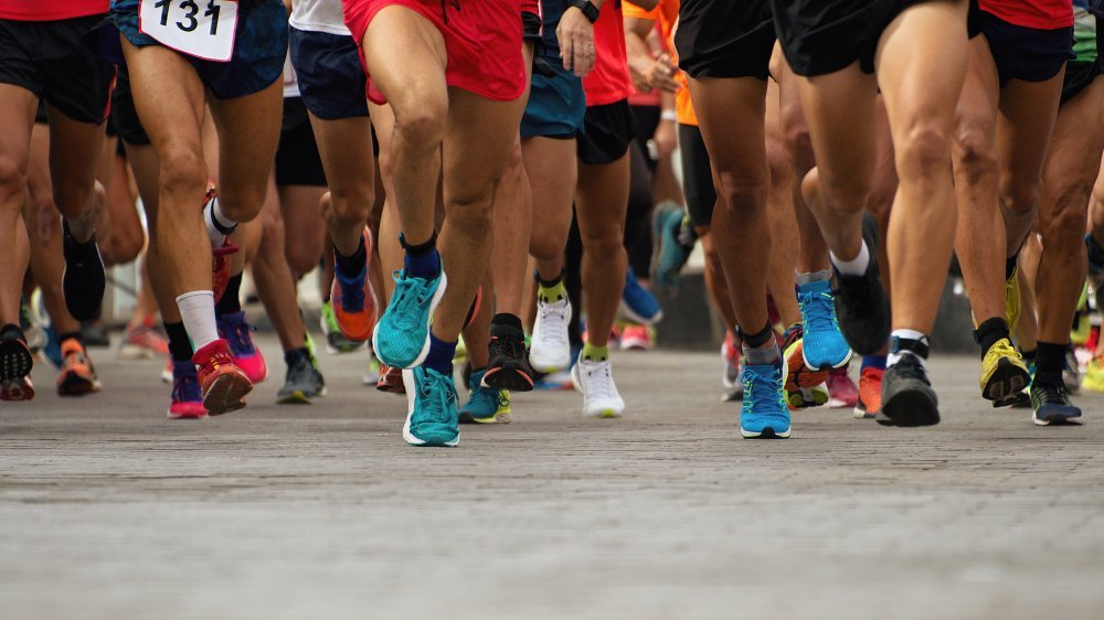 Des gens qui courent un marathon