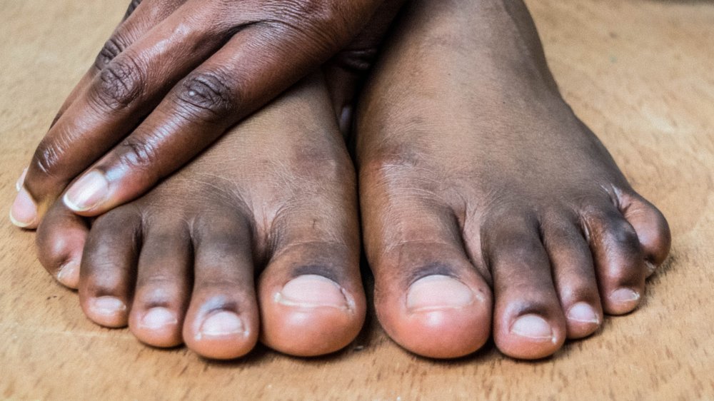 pieds d'une femme afro-américaine