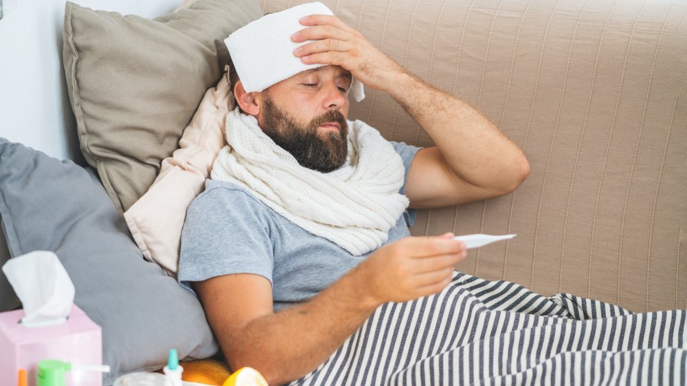 homme malade avec de la fièvre