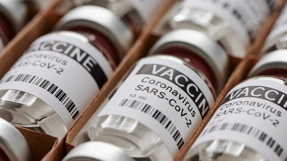 photo de stock gros plan d'ampoules de vaccin