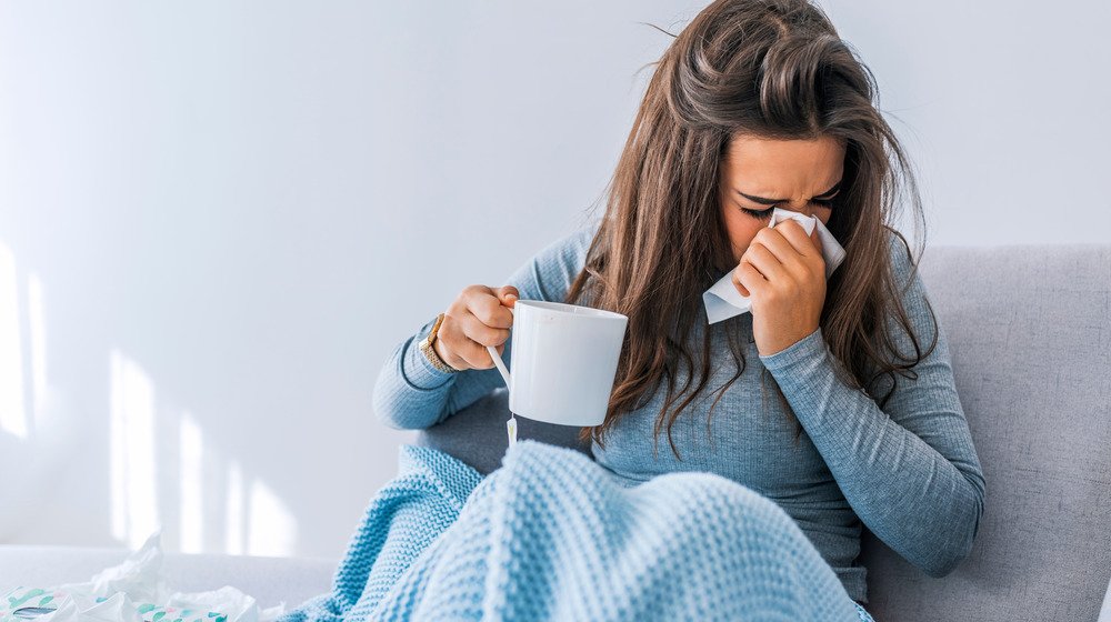 femme avec la grippe