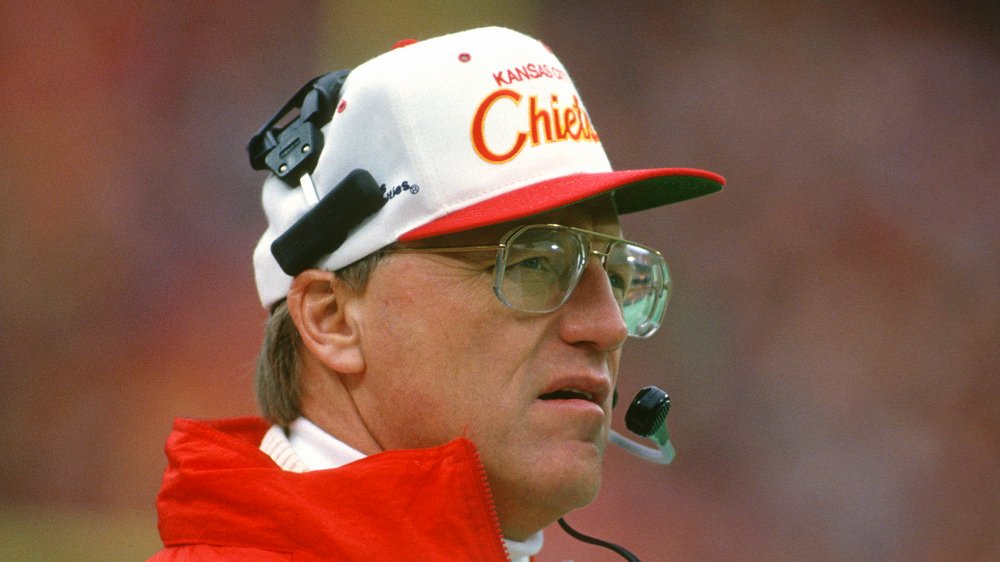 Marty Schottenheimer entraîne un match des Chiefs de Kansas City