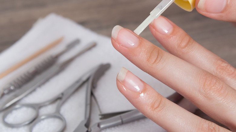 prendre soin des ongles avec les bons outils