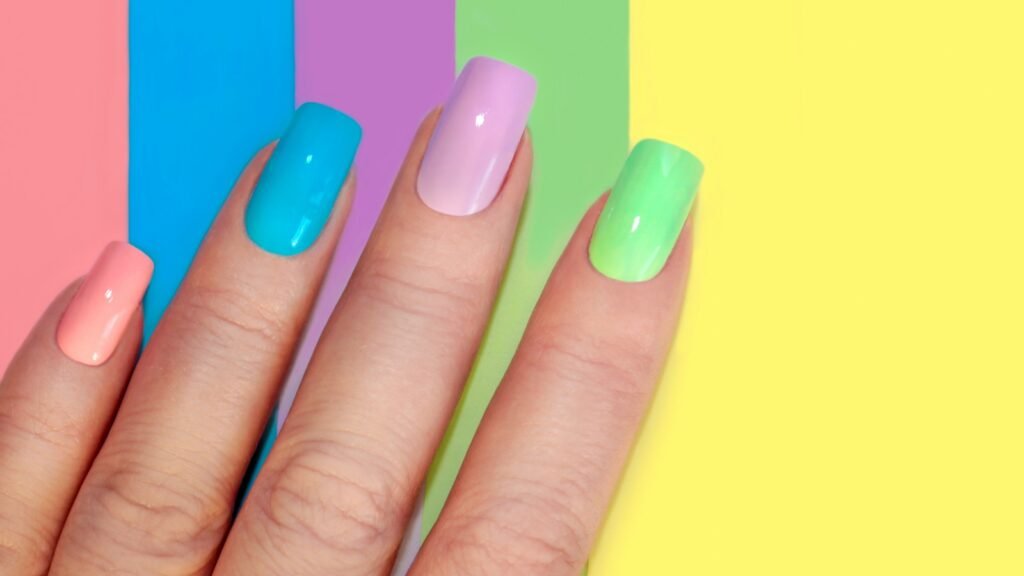 Vous ne devriez jamais arracher votre vernis à ongles. Voici pourquoi