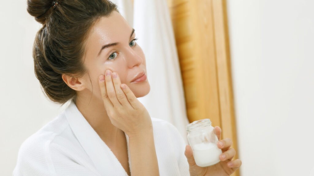 Pourquoi vous devriez y réfléchir à deux fois avant d’utiliser de l’huile de coco sur votre visage