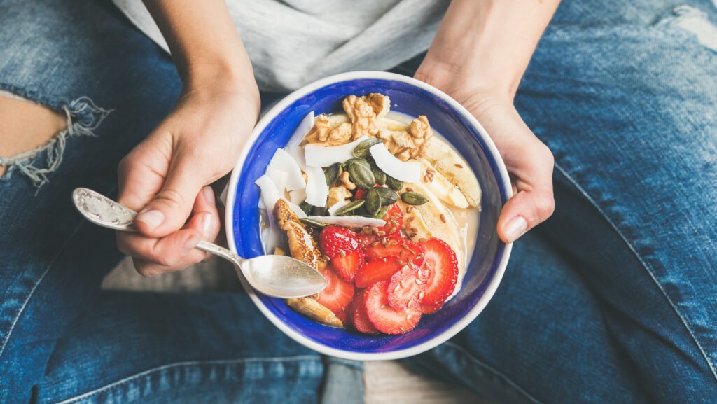 Pourquoi manger lentement pourrait être l’astuce la plus simple pour perdre du poids