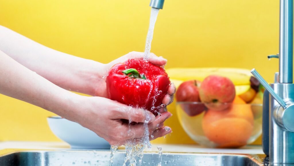 Est-il sécuritaire de manger des fruits et des légumes sans les laver ?