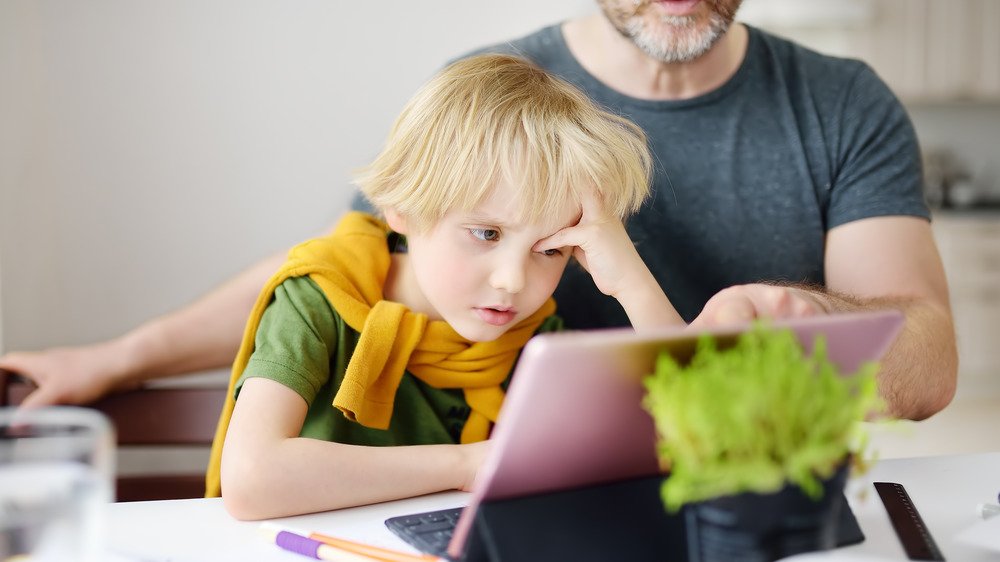 Enfant d'âge scolaire en difficulté