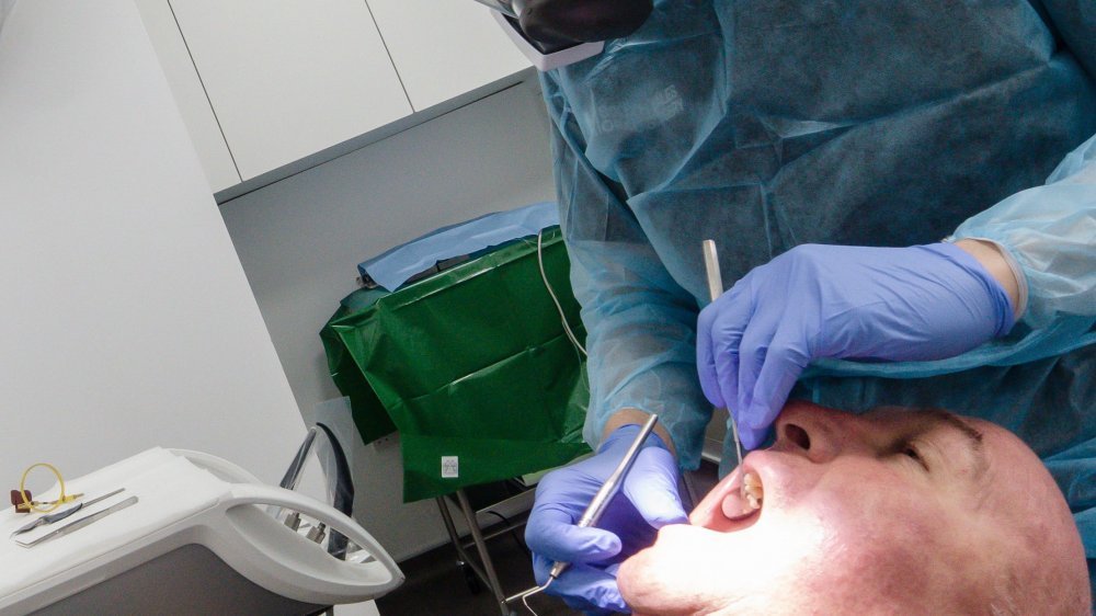 Dentiste avec patient