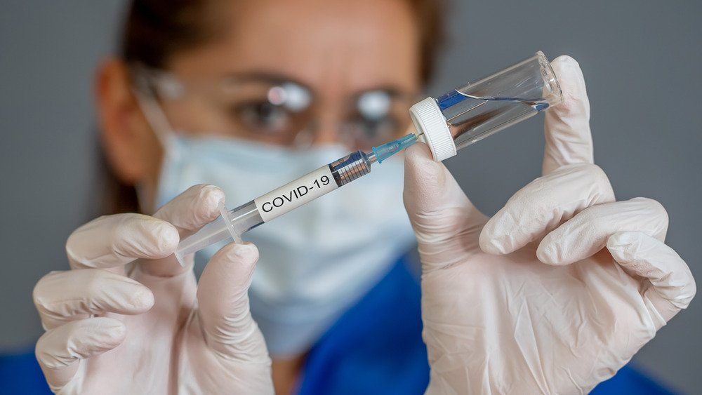 test du vaccin contre le covid-19 en laboratoire